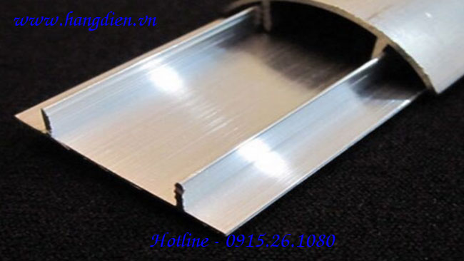 Ghen bán nguyệt nhôm D60